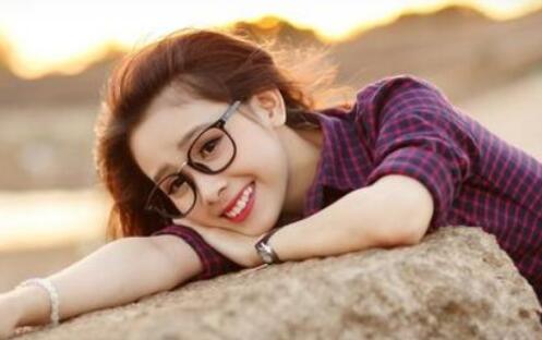 相亲两个人都内向没话题聊该怎么办?